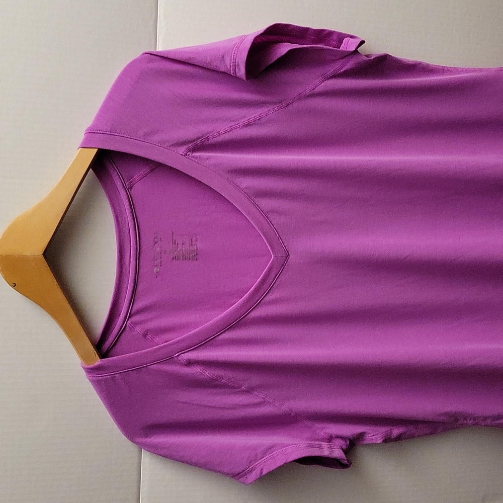 Ideology Woman Heathered Short Sleeve V-Neck Tee XL